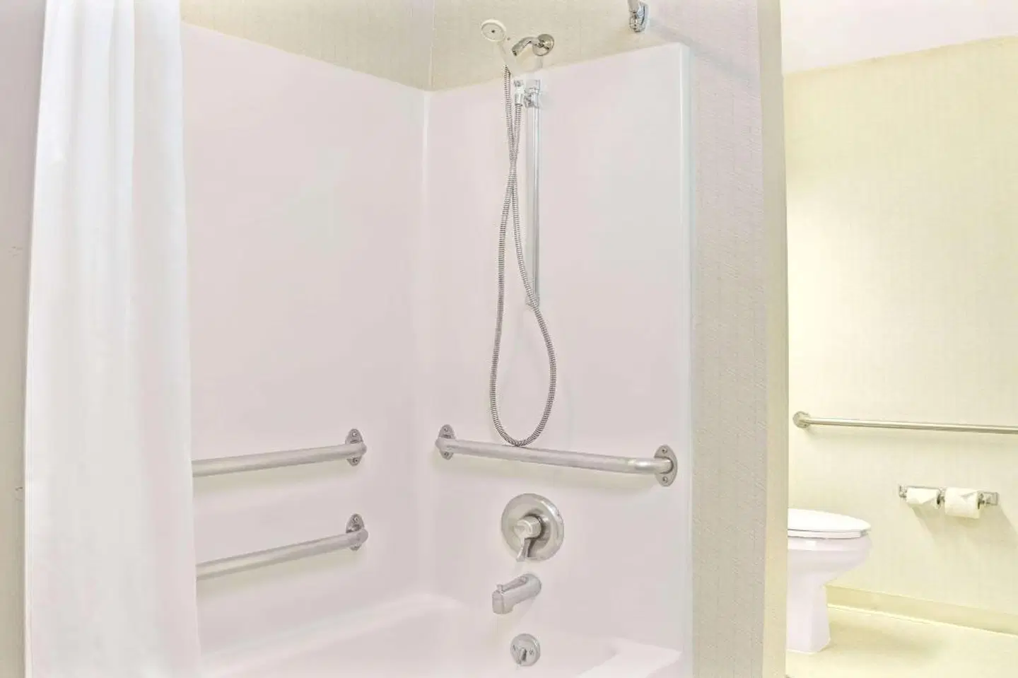 Microtel Inn & Suites by Wyndham Raleigh Durham Airport Badezimmer