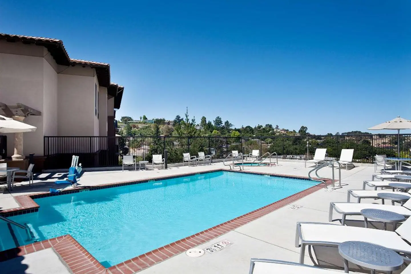 Hampton Inn & Suites Arroyo Grande/Pismo Beach Area OUTDOOR_POOL
