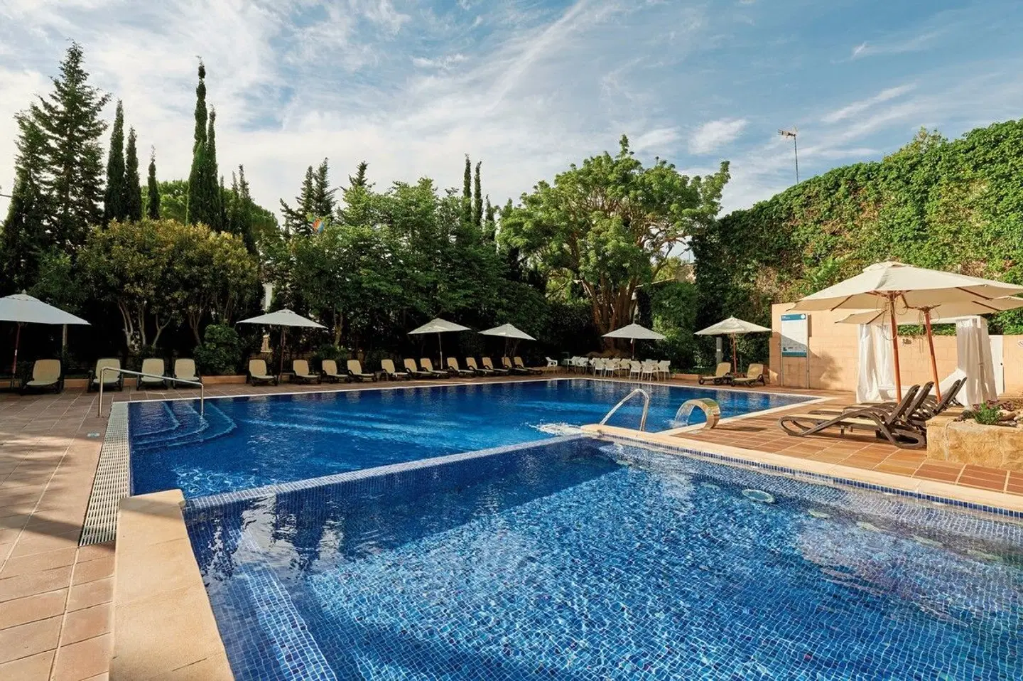 Roc Oberoy OUTDOOR_POOL