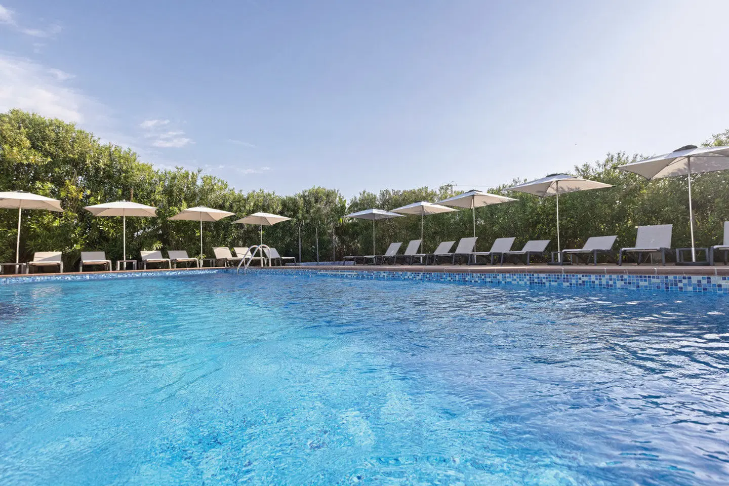 Invisa Es Pla OUTDOOR_POOL