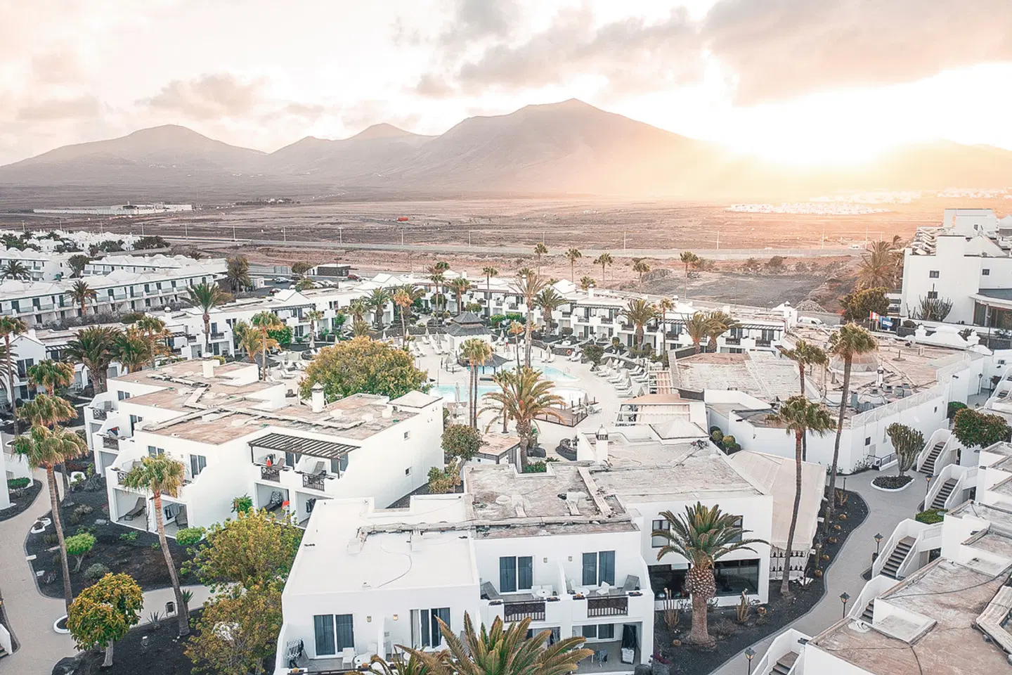 H10 White Suites Boutique EXTERIOR