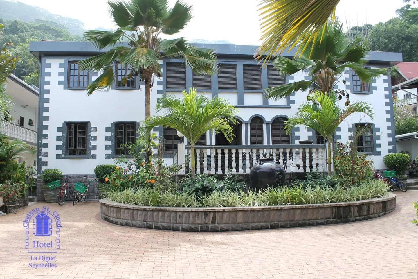 Chateau St. Cloud EXTERIOR