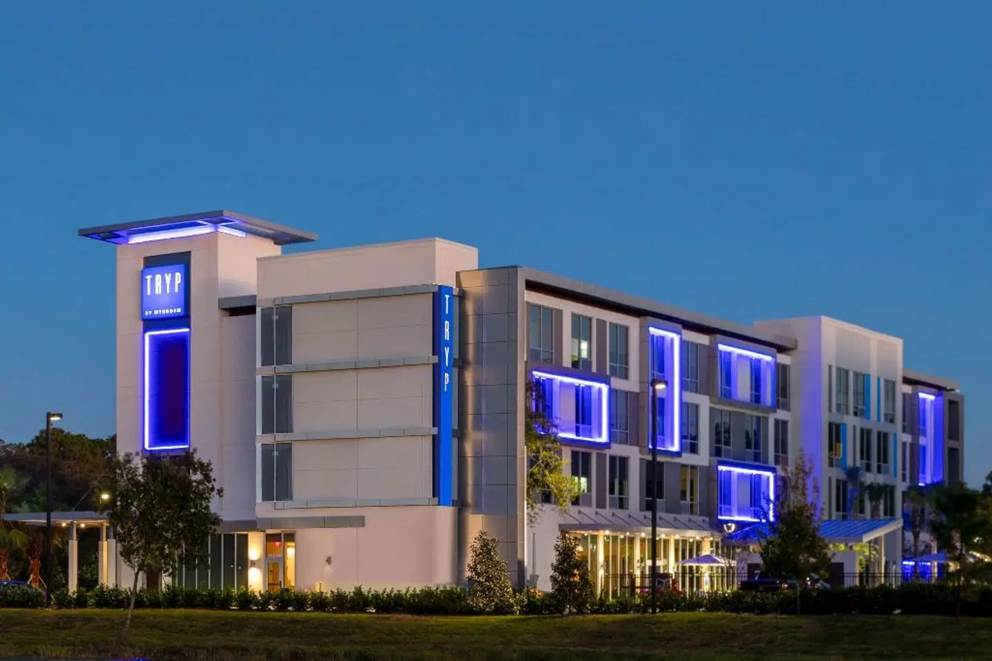 TRYP by Wyndham Orlando EXTERIOR