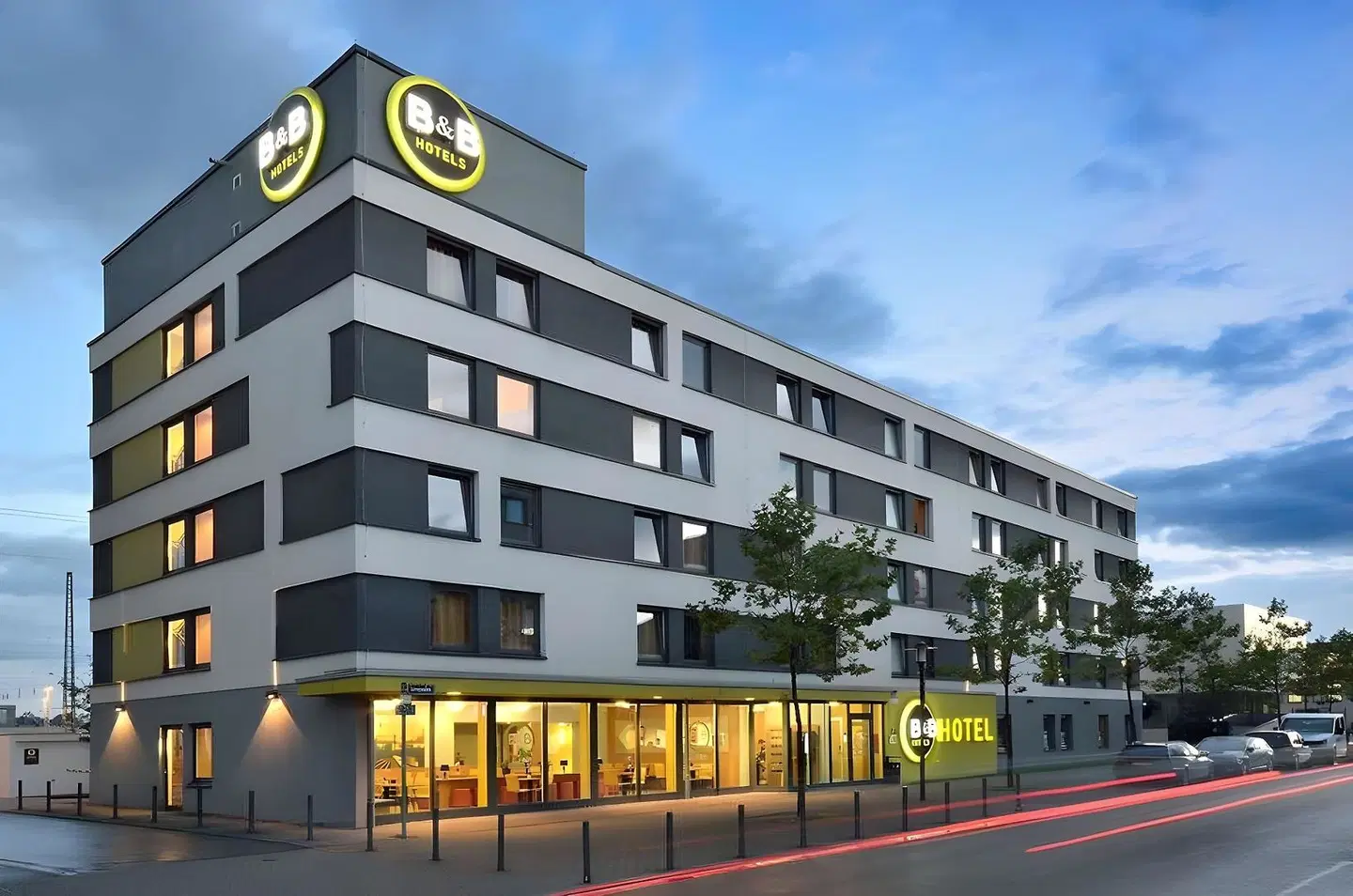 B&B Saarbrücken Hauptbahnhof EXTERIOR