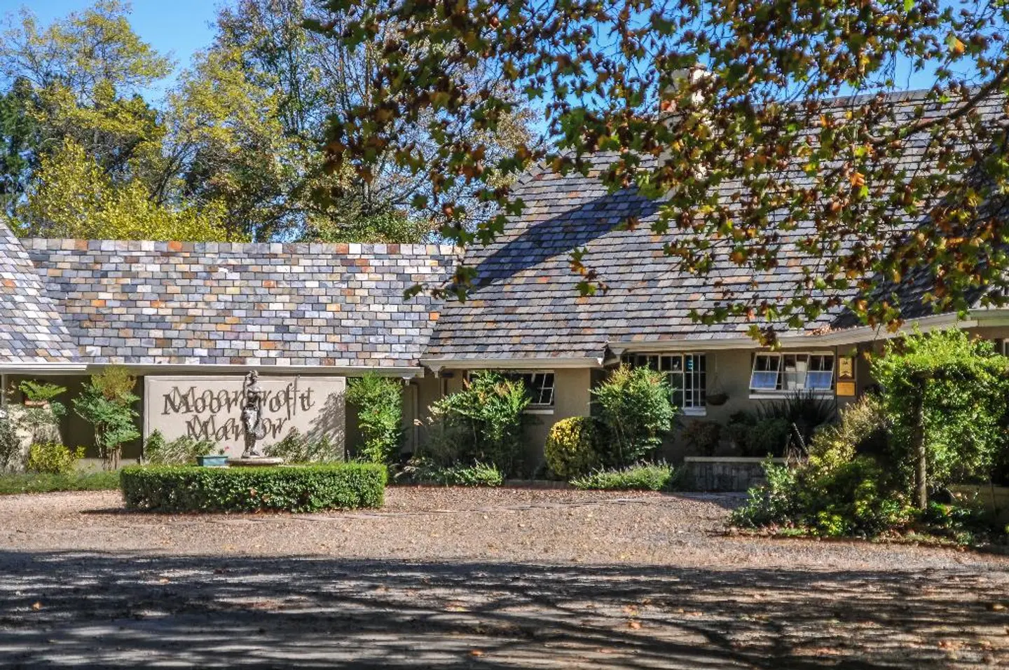 Moorcroft Manor EXTERIOR