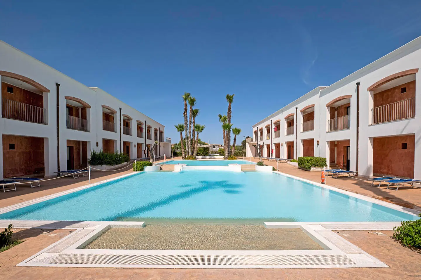 Delfino Beach OUTDOOR_POOL