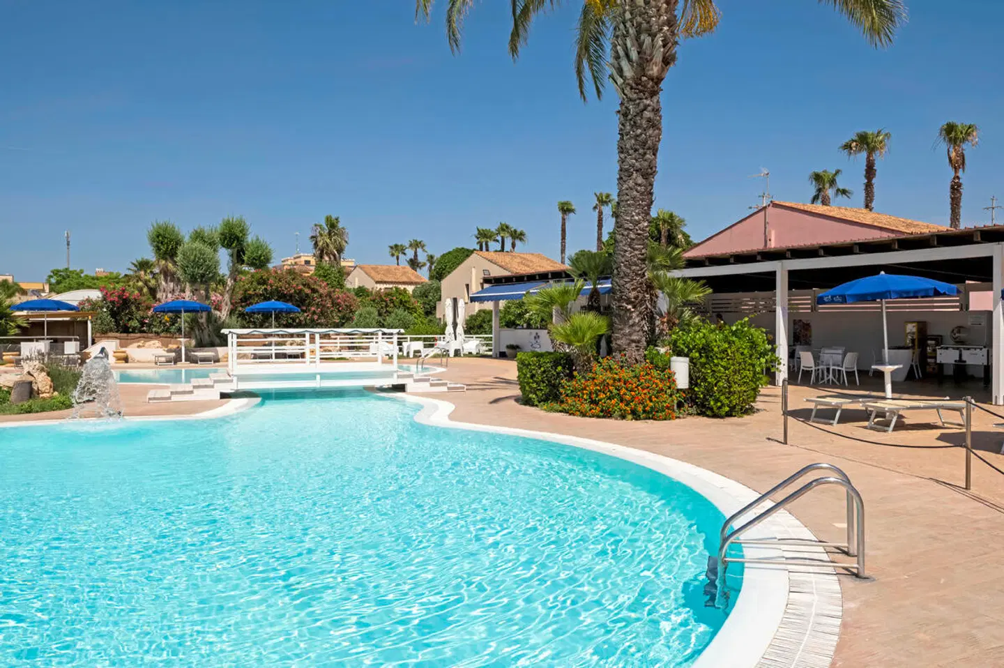Delfino Beach OUTDOOR_POOL