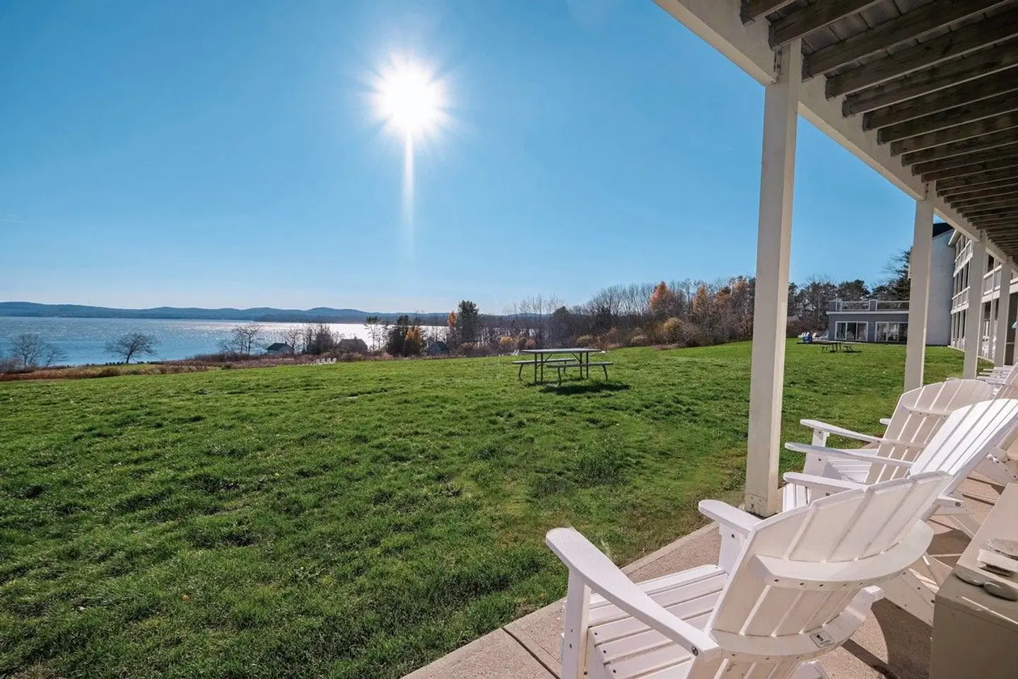 Fireside Inn & Suites Belfast Terrasse