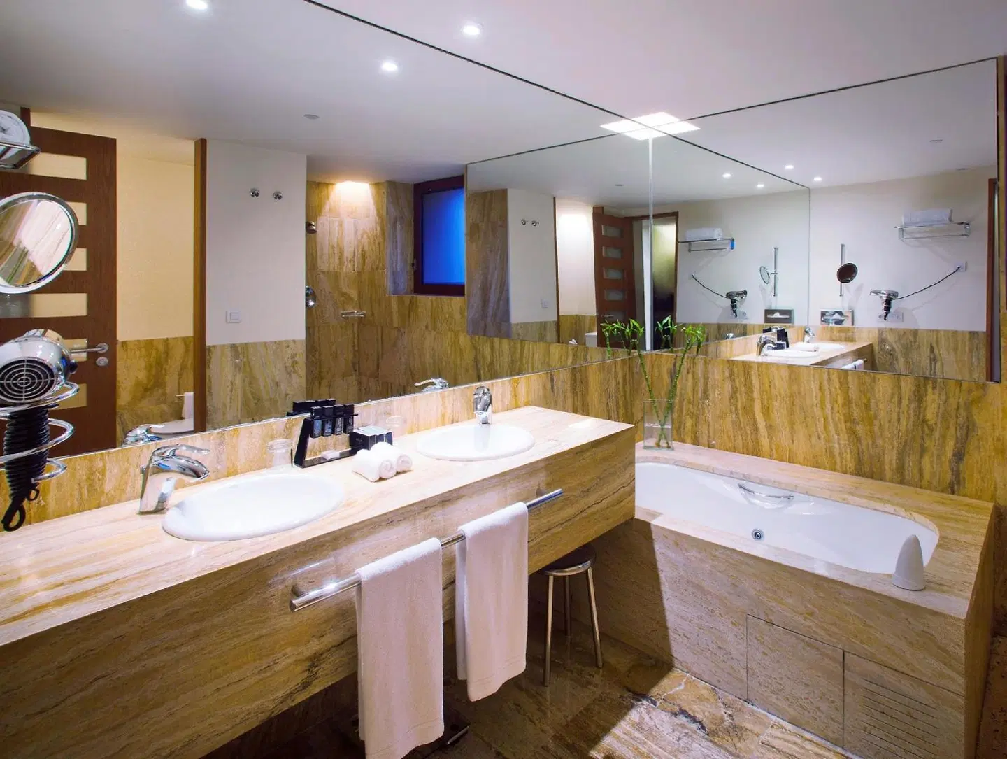 Meliá Bilbao Badezimmer