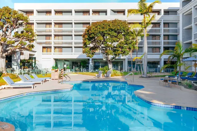 Hotel MdR Marina del Rey - a DoubleTree by Hilton OUTDOOR_POOL
