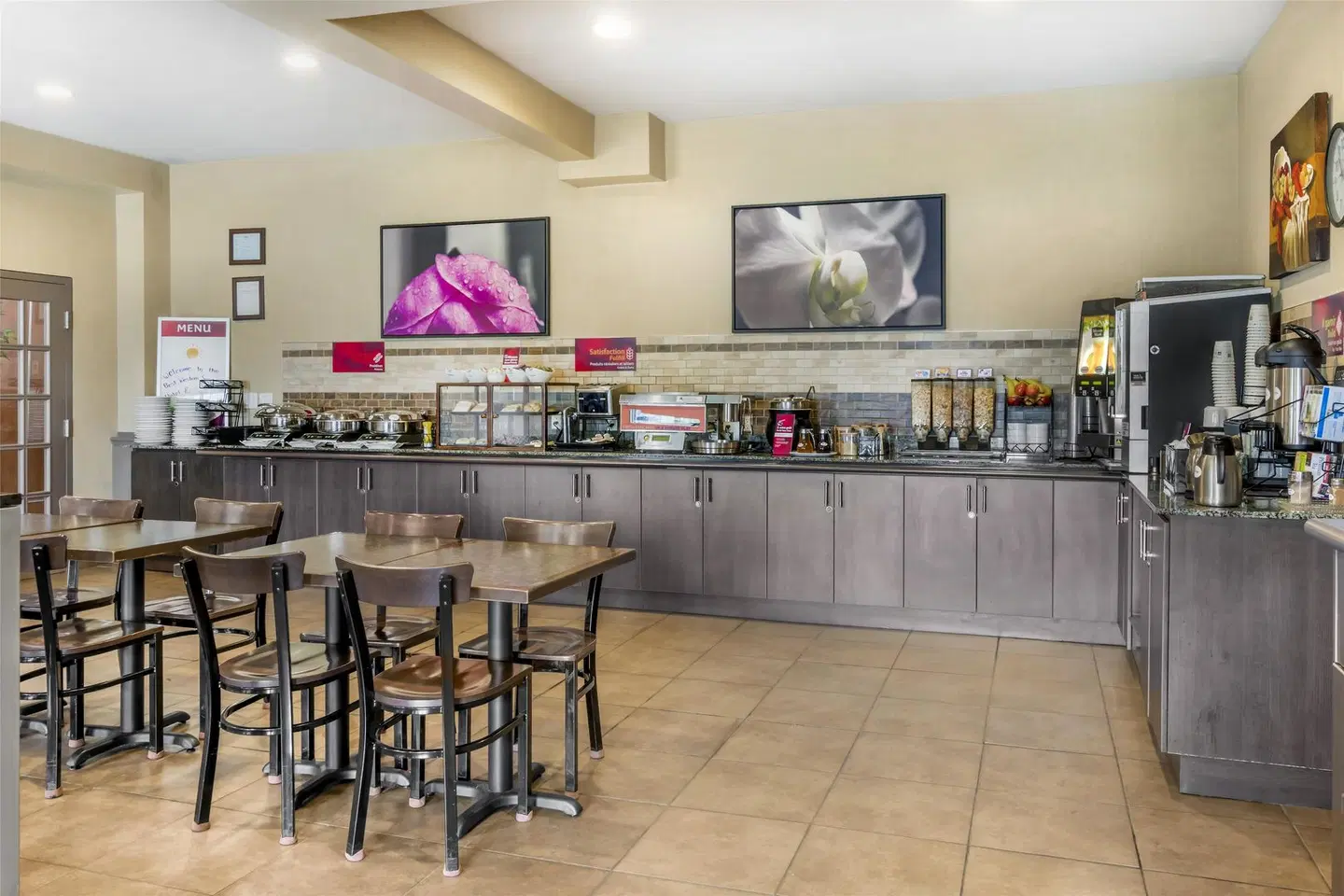 Best Western Plus Saint John Hotel & Suites Bar