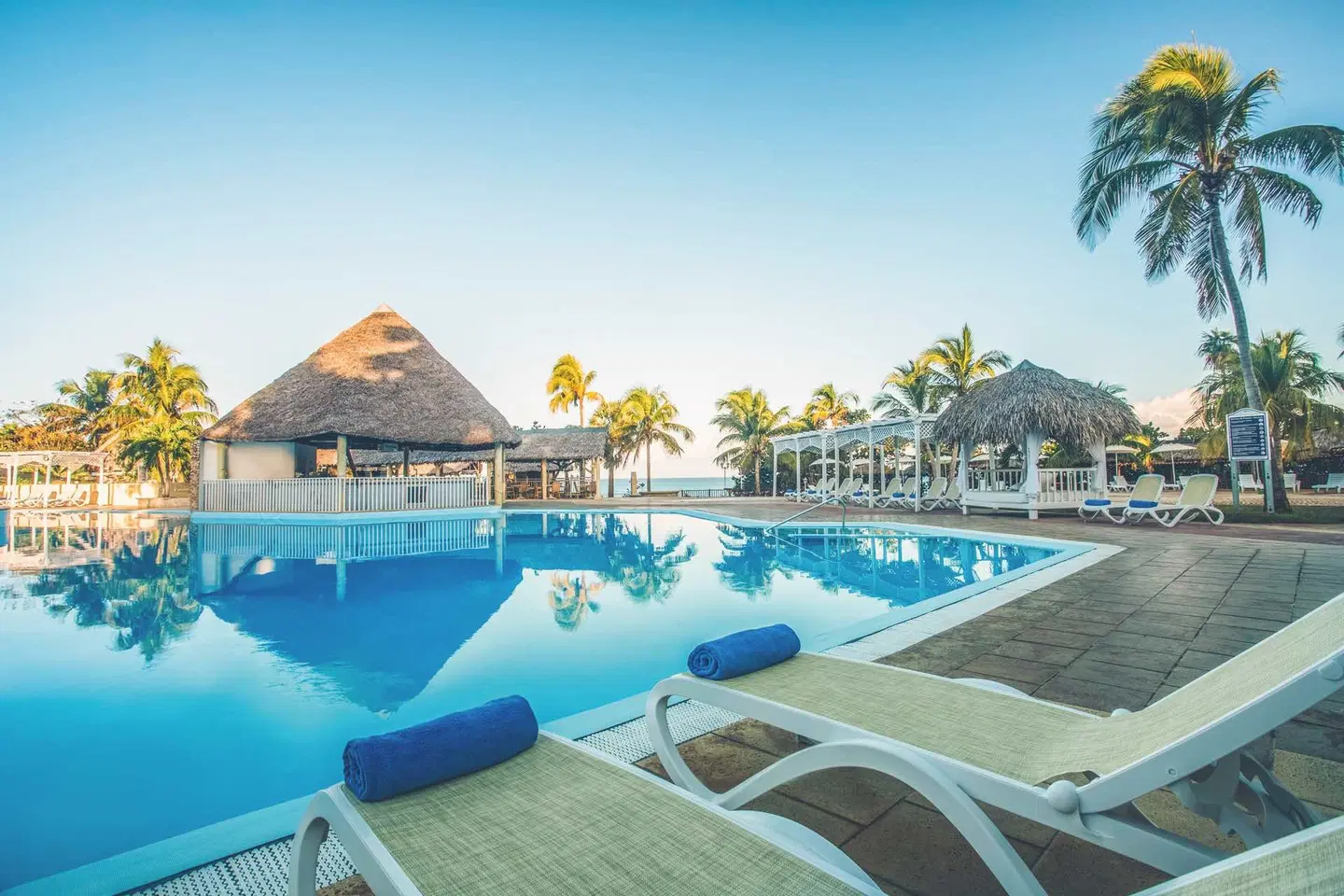 Hotel Bella Costa OUTDOOR_POOL