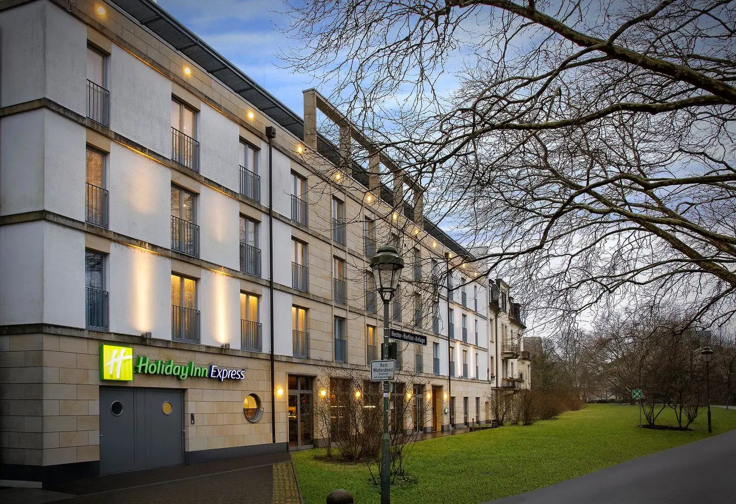 Holiday Inn Express Baden-Baden EXTERIOR