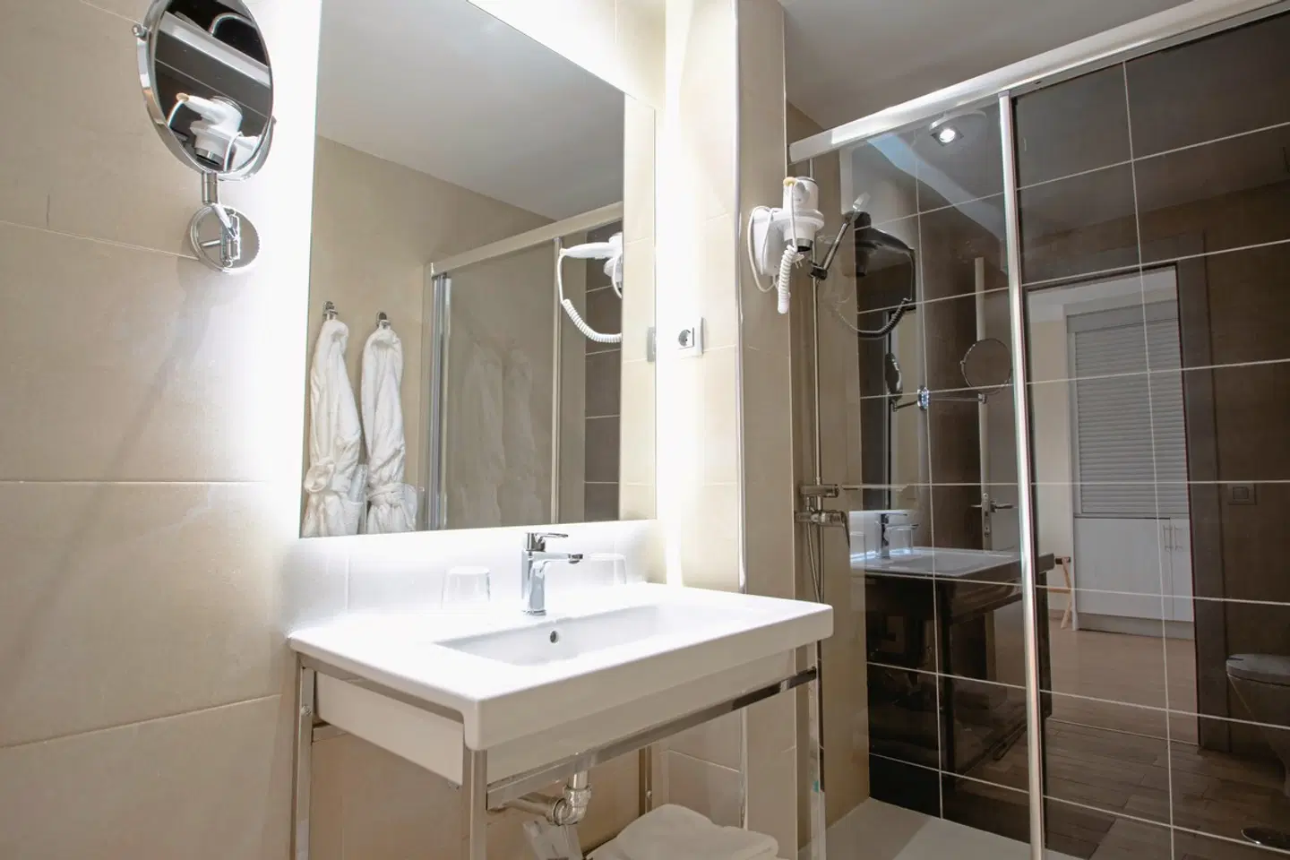 HL Suite Nardos Badezimmer