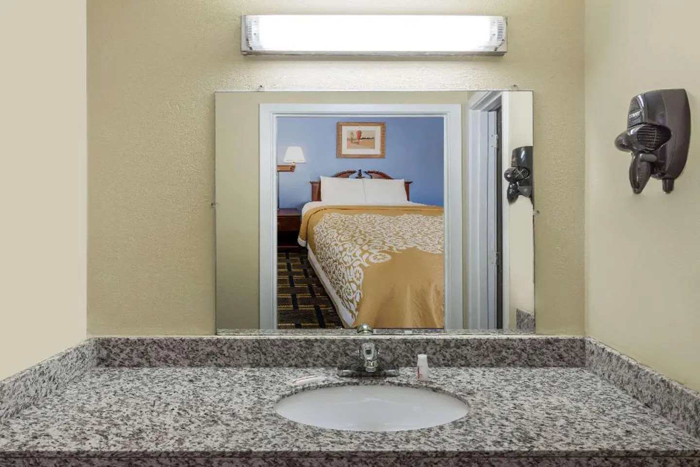 Days Inn by Wyndham Plymouth ROOM_EXAMPLE