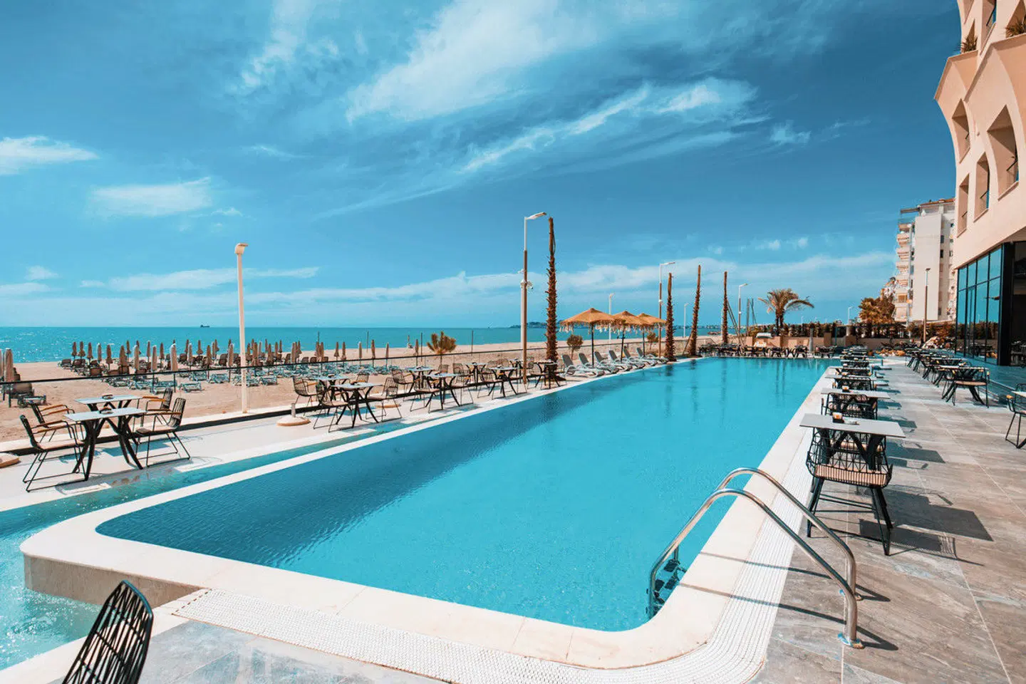 Royal G Deluxe Hotel & Spa OUTDOOR_POOL