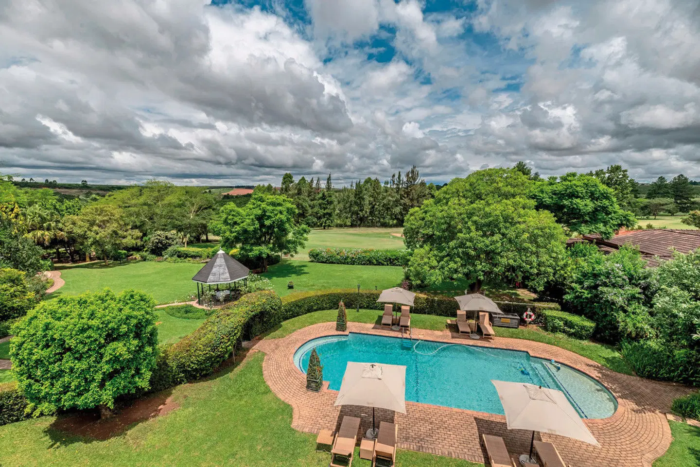 Oliver's Restaurant & Lodge OUTDOOR_POOL