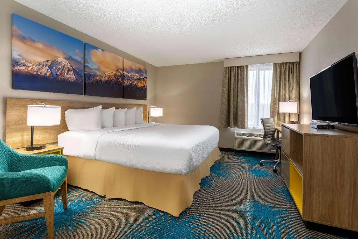 Days Inn & Suites by Wyndham Denver International Airport ROOM_EXAMPLE
