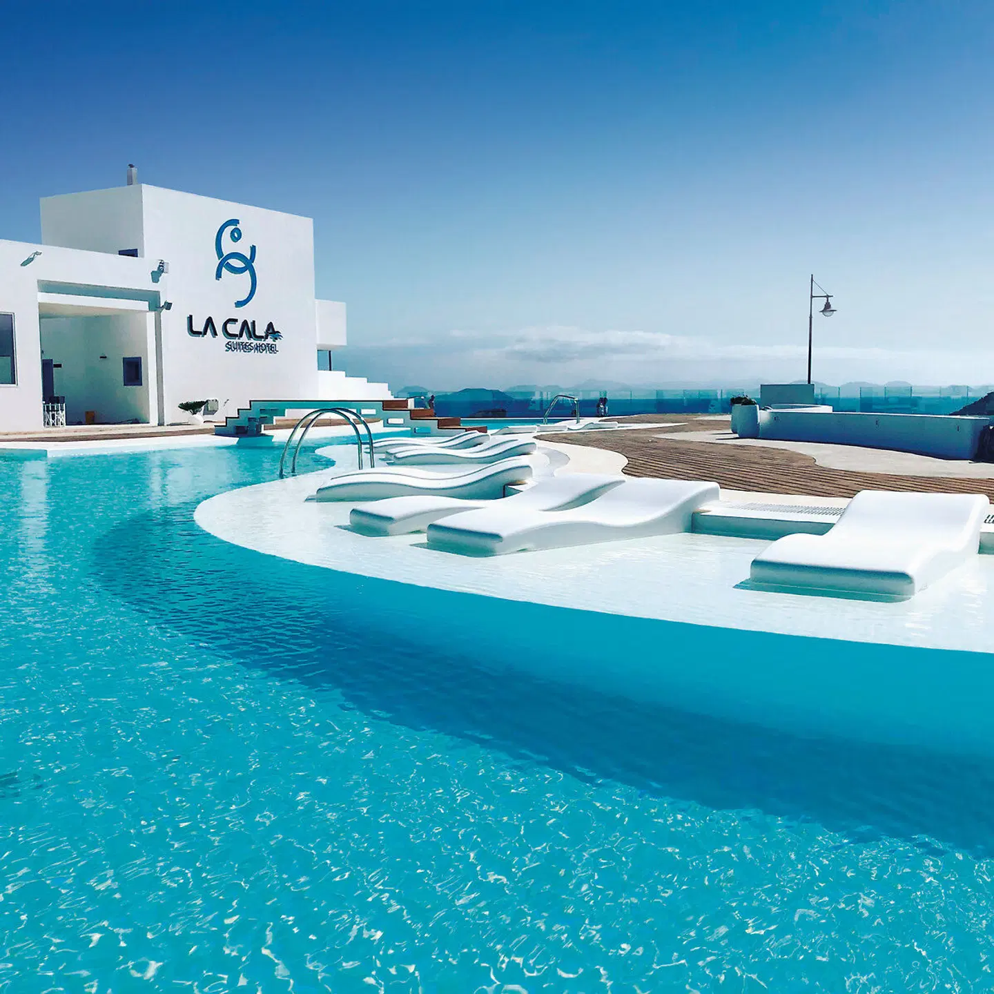 La Cala Suites Hotel OUTDOOR_POOL