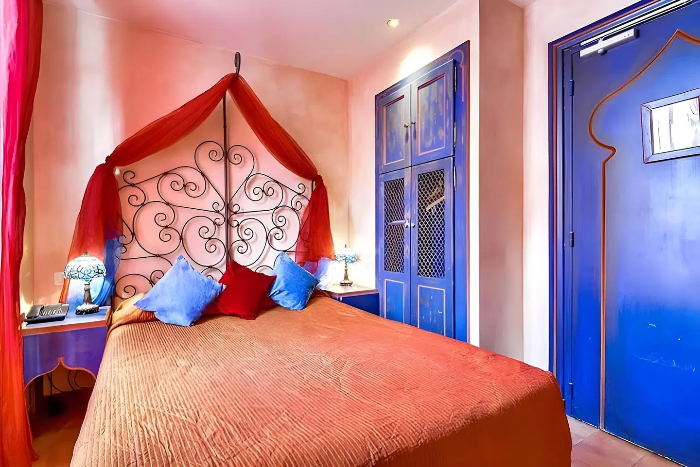 Trocadero ROOM_EXAMPLE