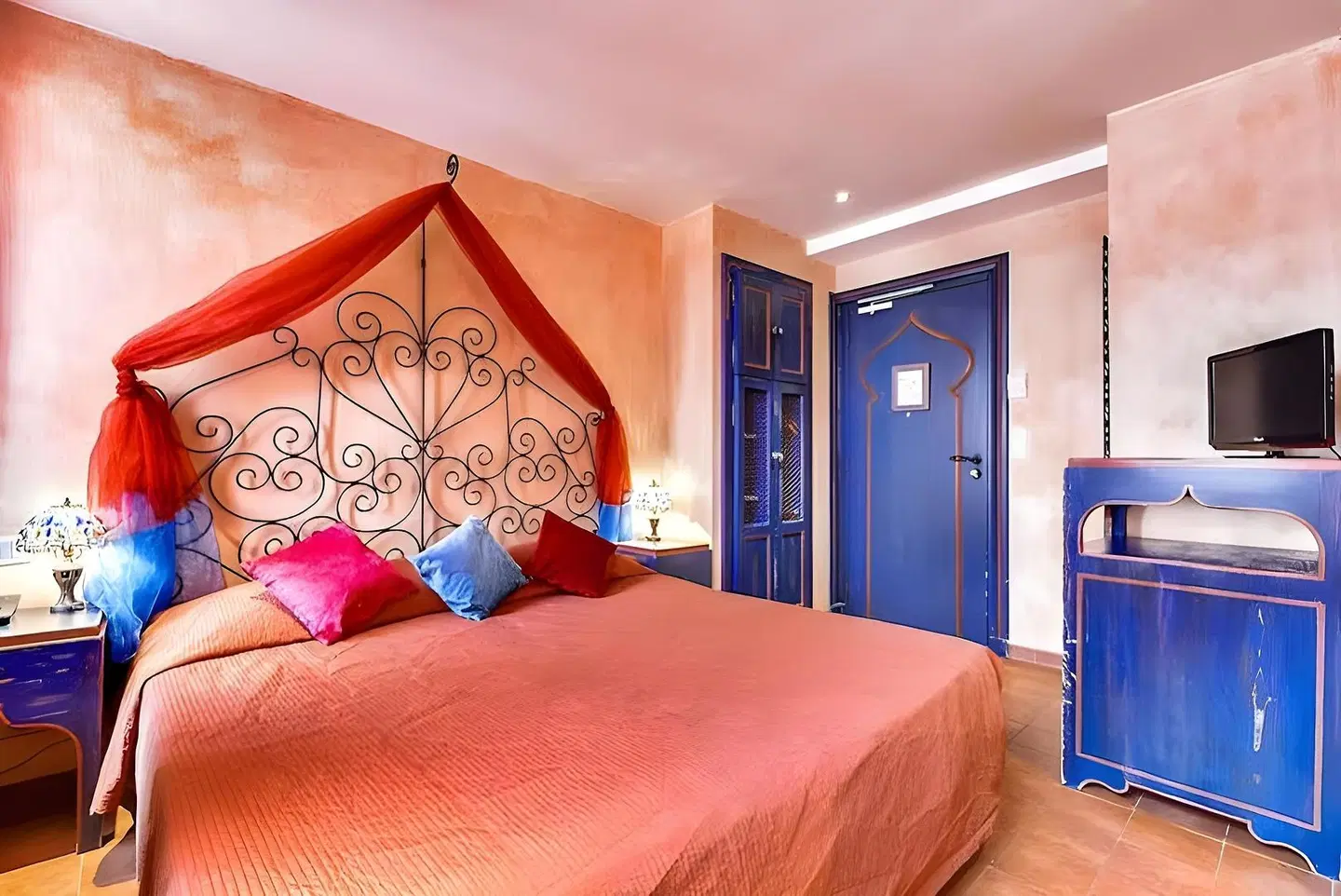 Trocadero ROOM_EXAMPLE