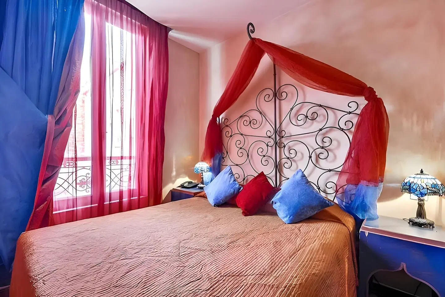 Trocadero ROOM_EXAMPLE