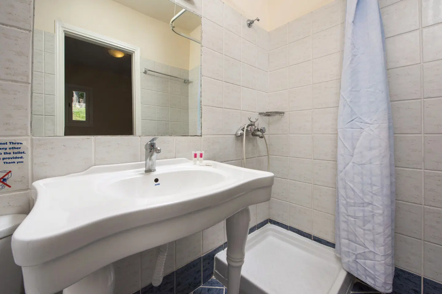 Olympion Village Hotel Badezimmer