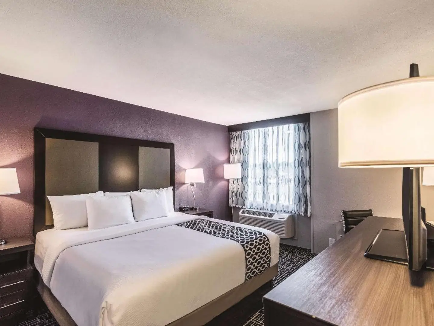 La Quinta Inn & Suites by Wyndham Colorado Springs North ROOM_EXAMPLE