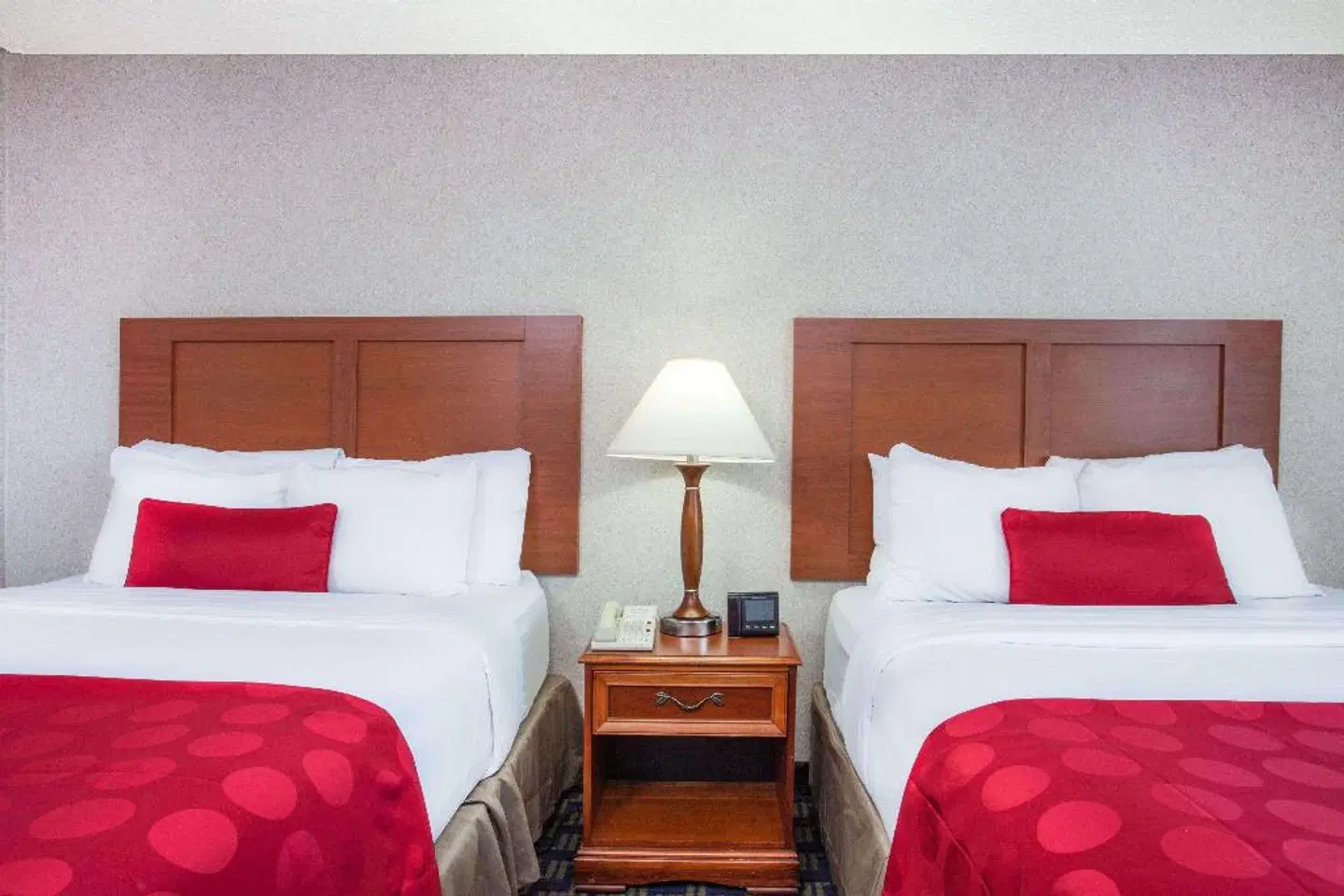 Ramada Jacksonville/Baymeadows Hotel & Conference Center ROOM_EXAMPLE