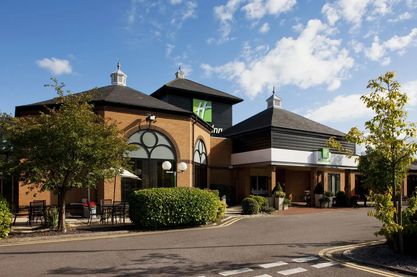 Holiday Inn Gloucester - Cheltenham EXTERIOR