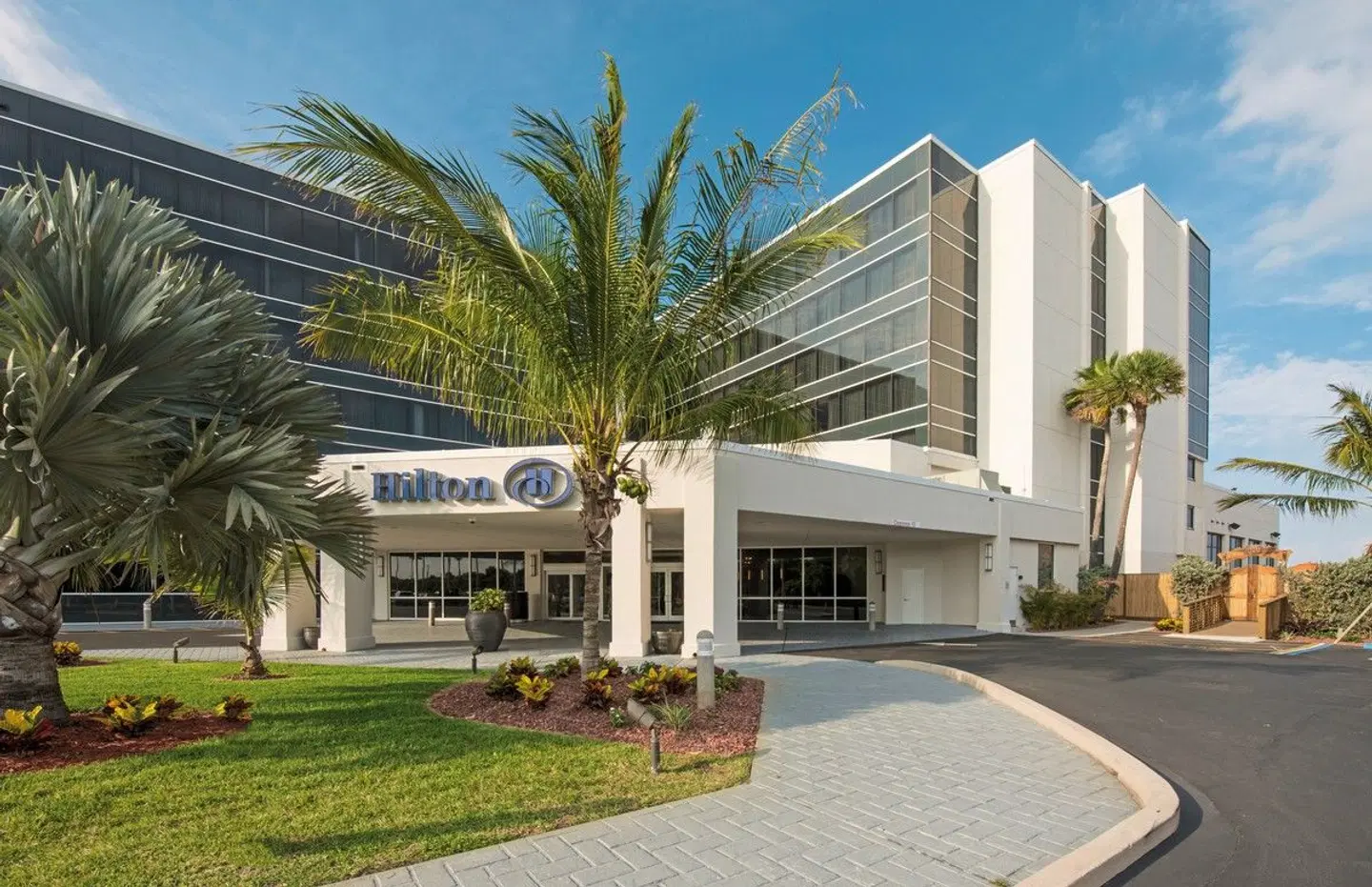 Hilton Cocoa Beach Oceanfort EXTERIOR