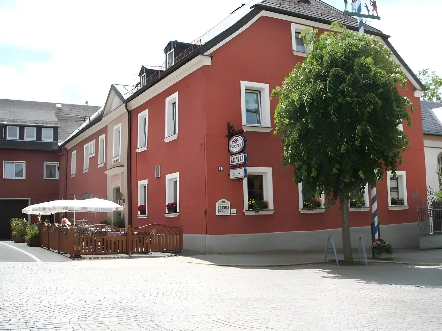 Rotes Roß EXTERIOR
