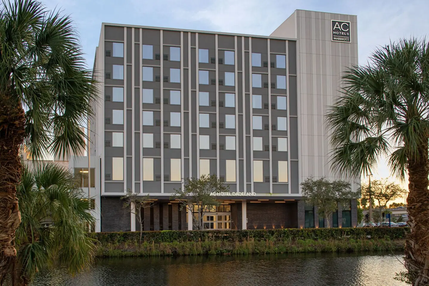 AC Hotel by Marriott Miami Dadeland EXTERIOR