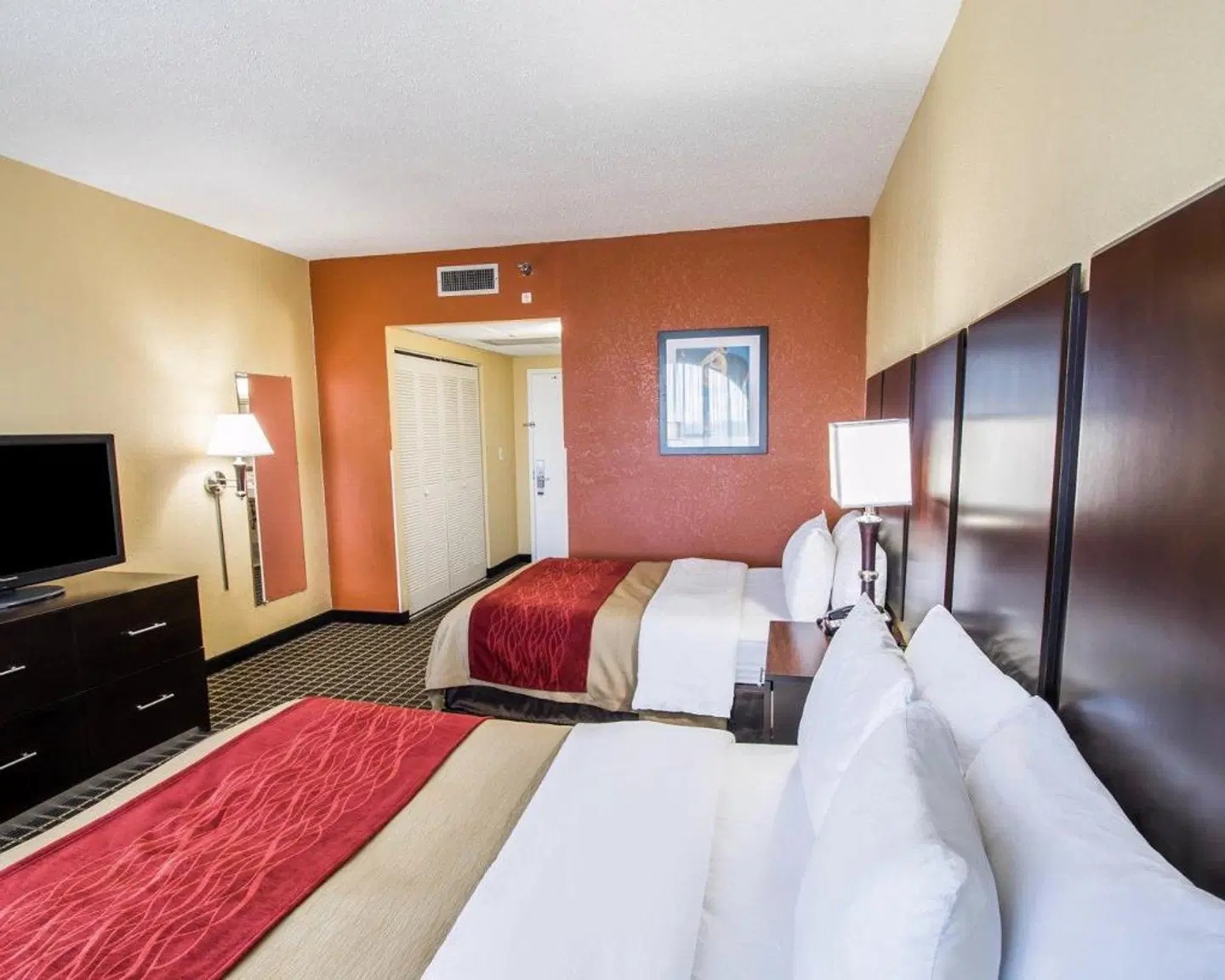 Clarion Inn & Suites Miami Airport ROOM_EXAMPLE