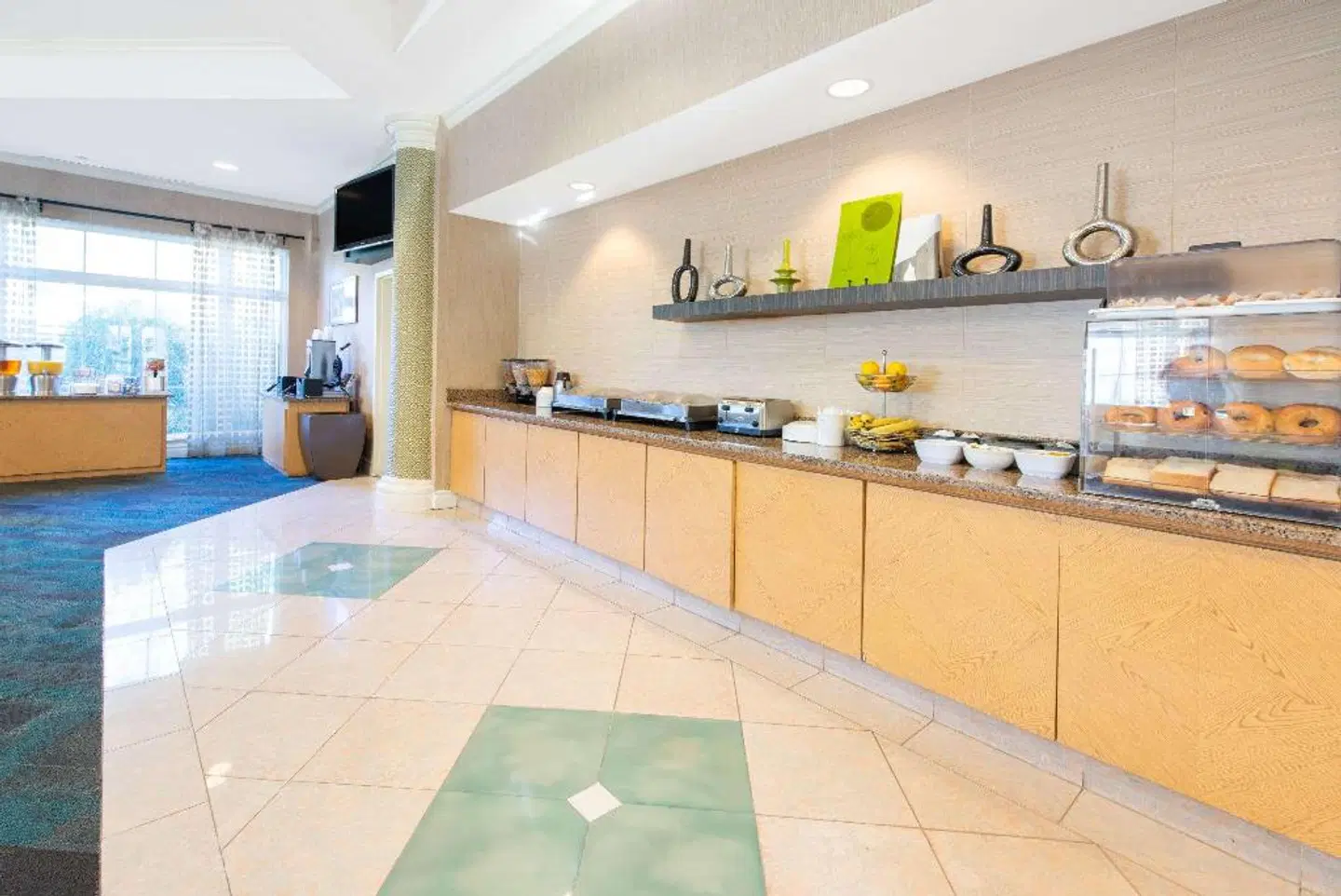 La Quinta Inn & Suites by Wyndham Tampa Brandon Regency Park Bar