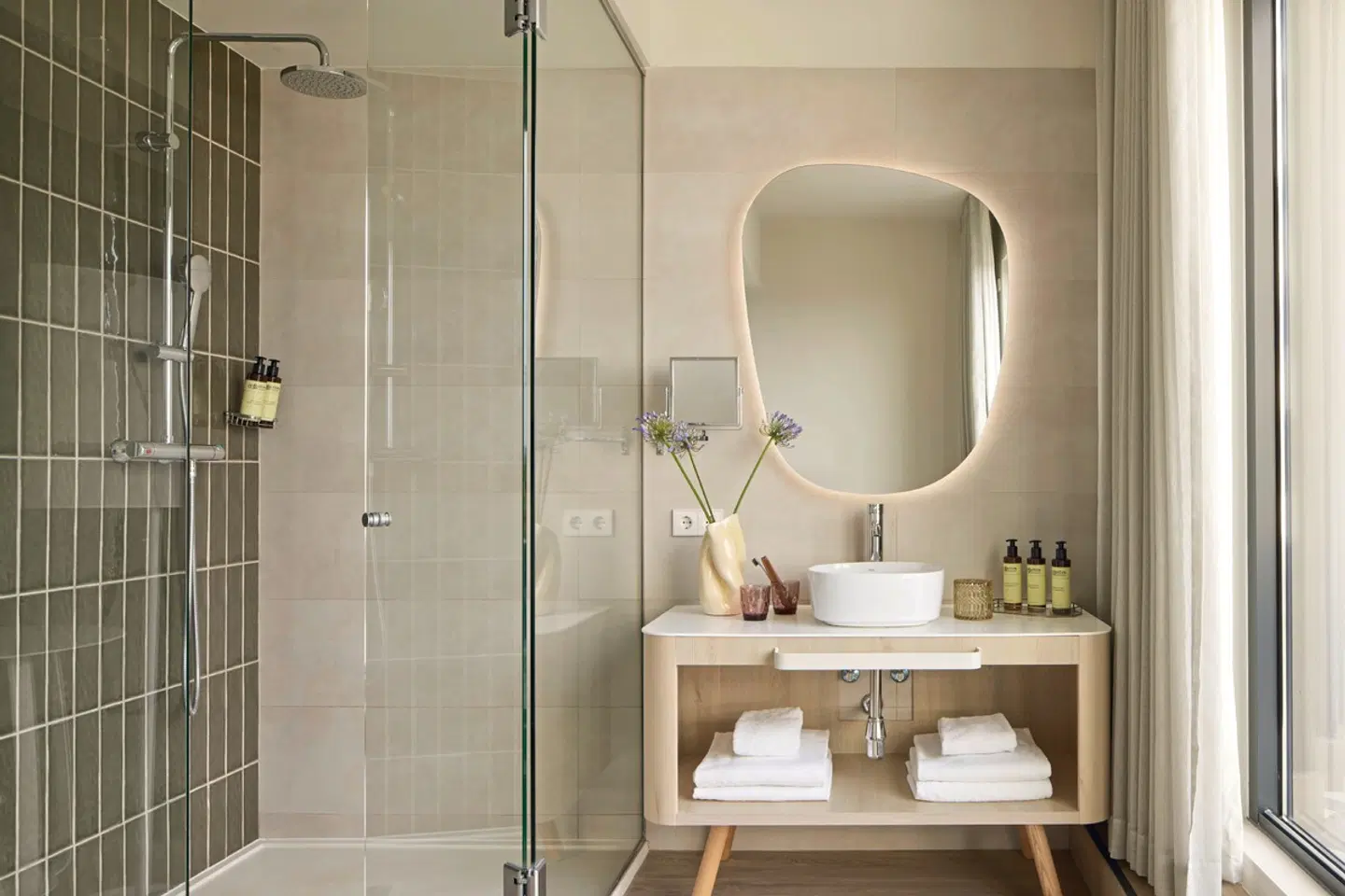 ME Sitges Terramar Badezimmer