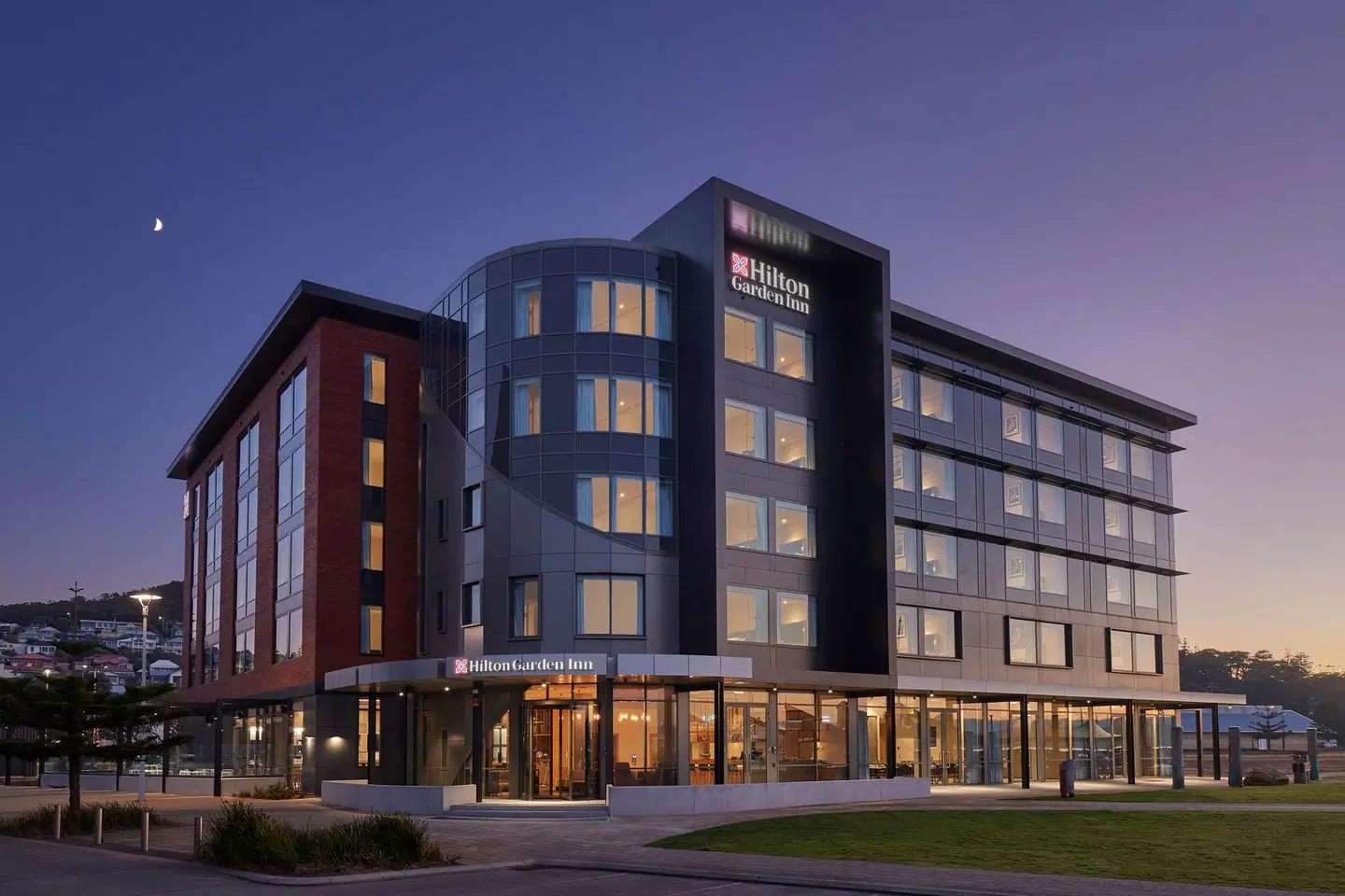 Hilton Garden Inn Albany EXTERIOR
