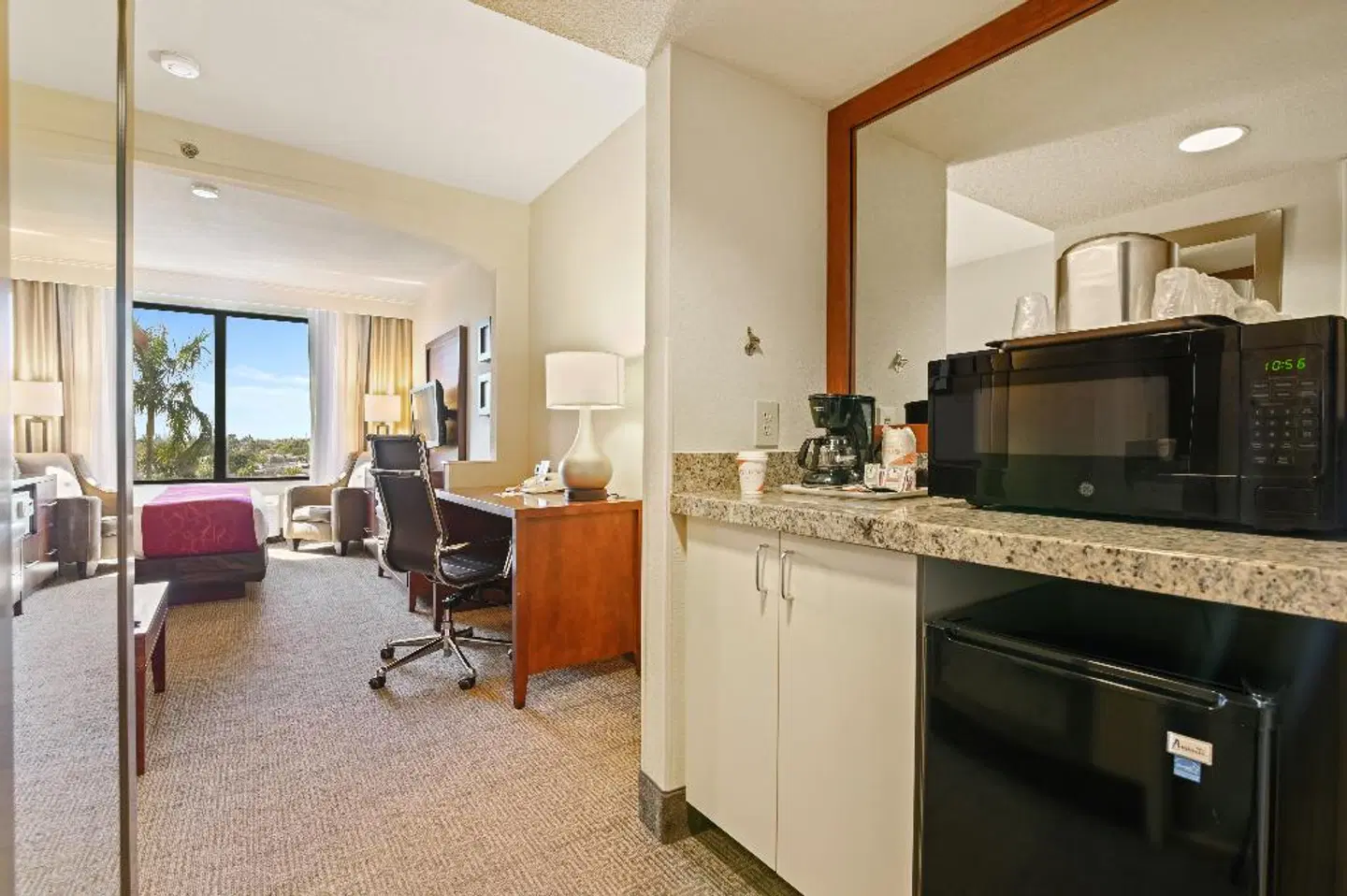 Comfort Suites Miami ROOM_EXAMPLE