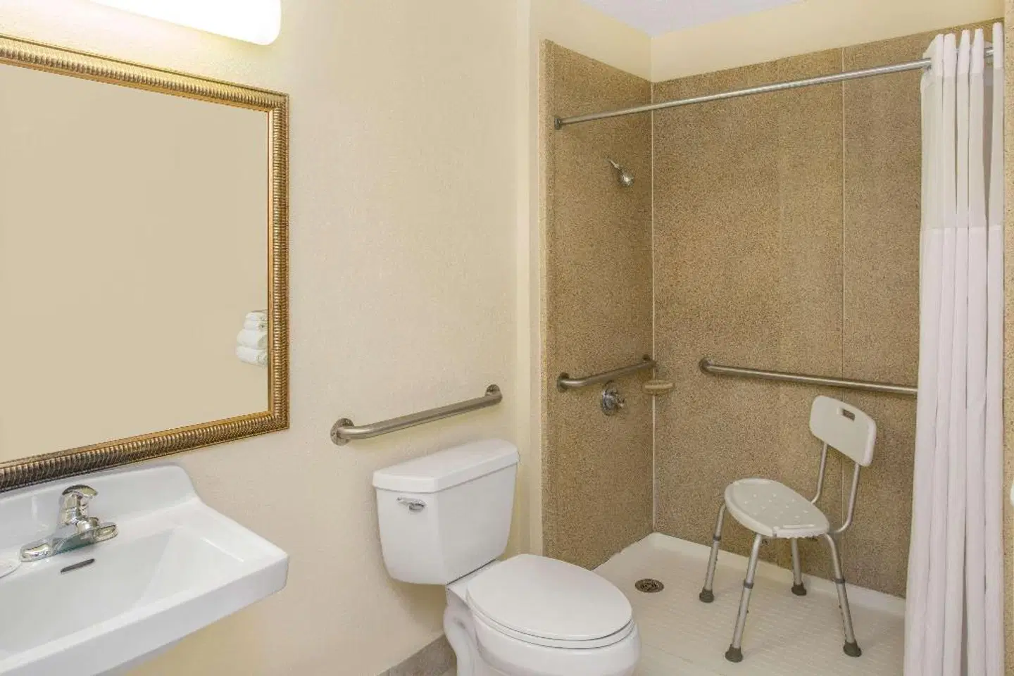 Days Inn by Wyndham Titusville Kennedy Space Center Badezimmer