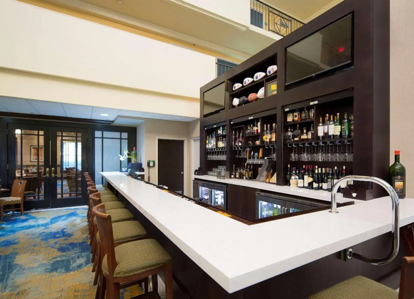 Embassy Suites by Hilton Memphis Bar