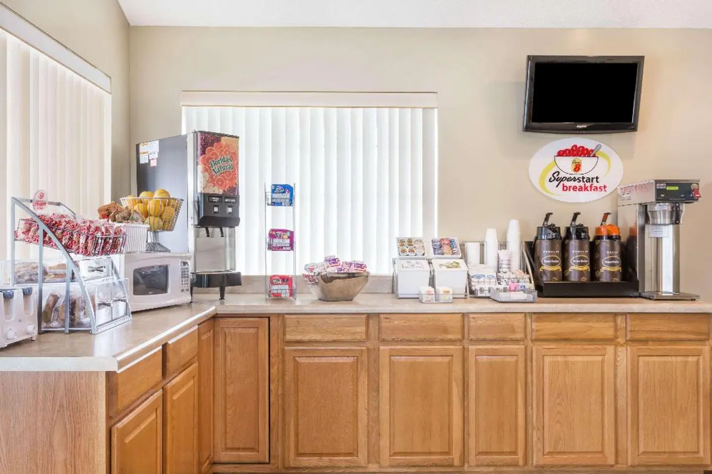 Super 8 by Wyndham Madison LOUNGE_LOBBY