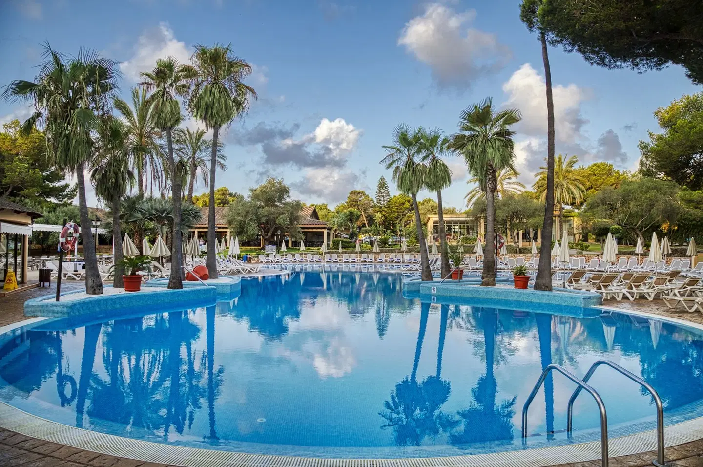 Vell Marí Hotel & Resort OUTDOOR_POOL
