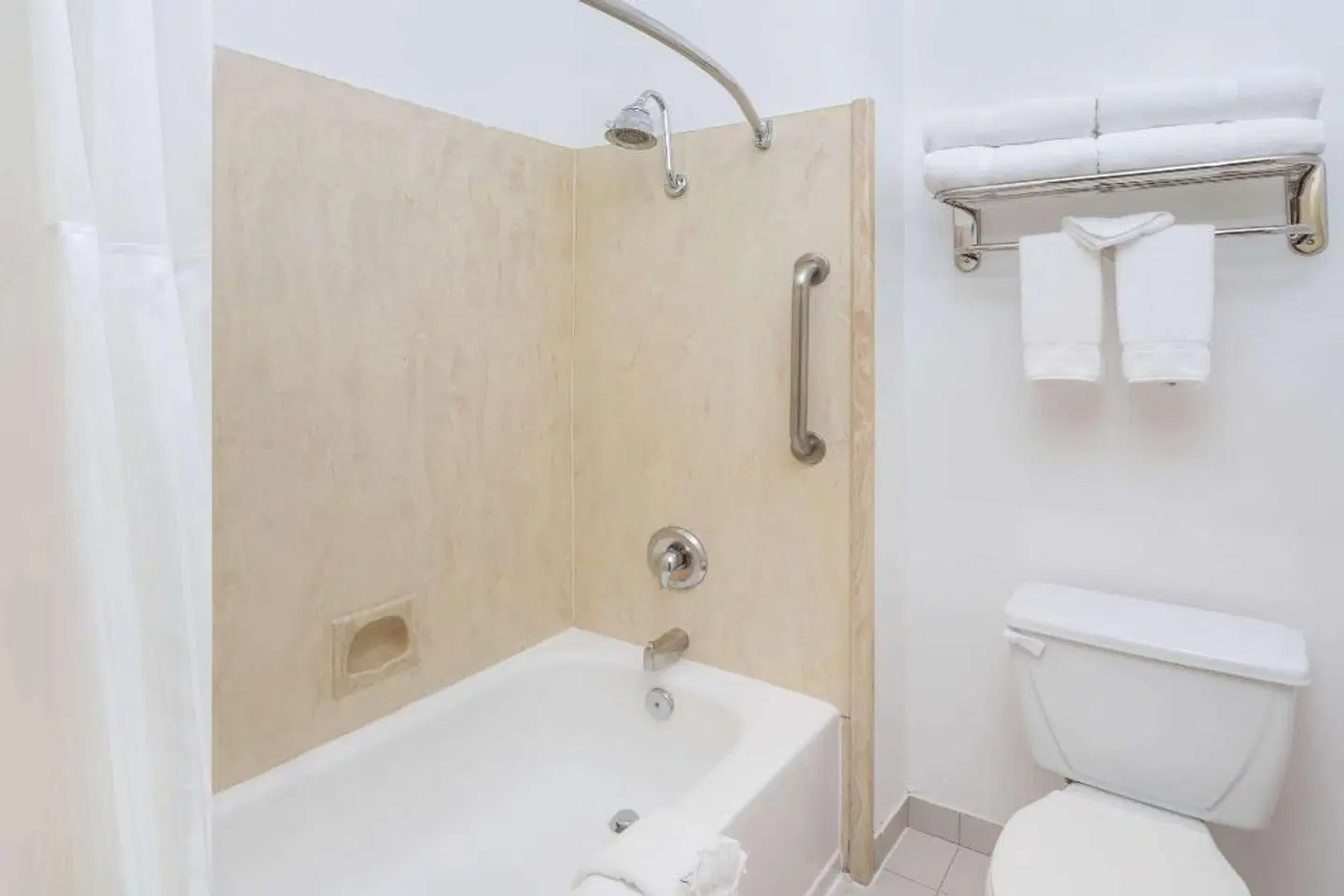 Wyndham Garden San Diego Badezimmer