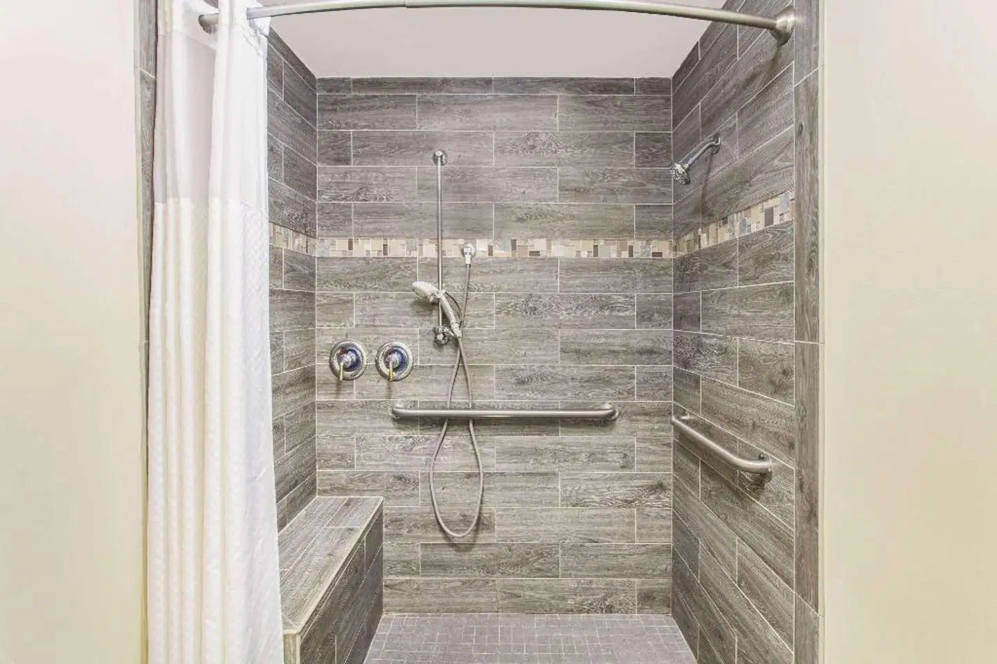 Baymont by Wyndham Jacksonville/Butler Blvd Badezimmer