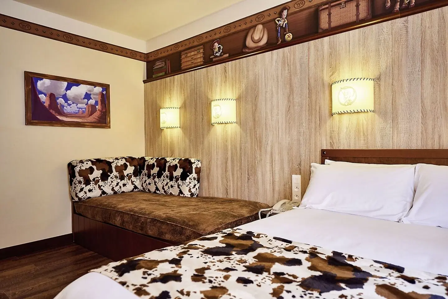 Disney Hotel Cheyenne ROOM_EXAMPLE