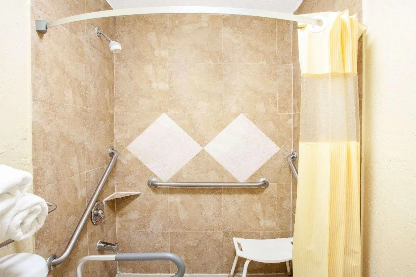 Days Inn by Wyndham Orlando Downtown Badezimmer