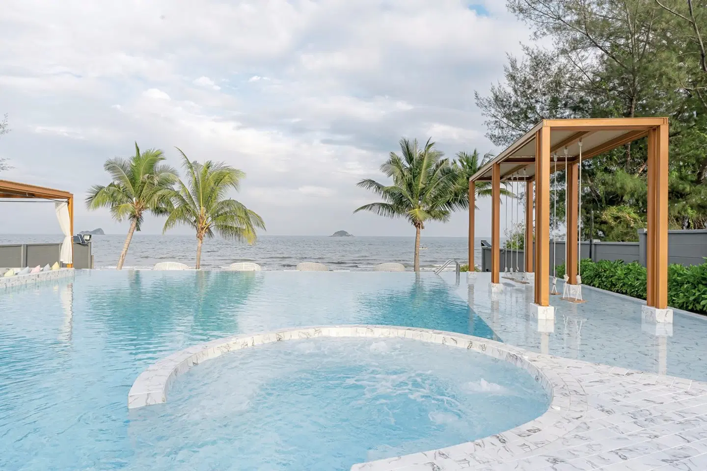 Best Western Plus Carapace Hotel Hua Hin OUTDOOR_POOL