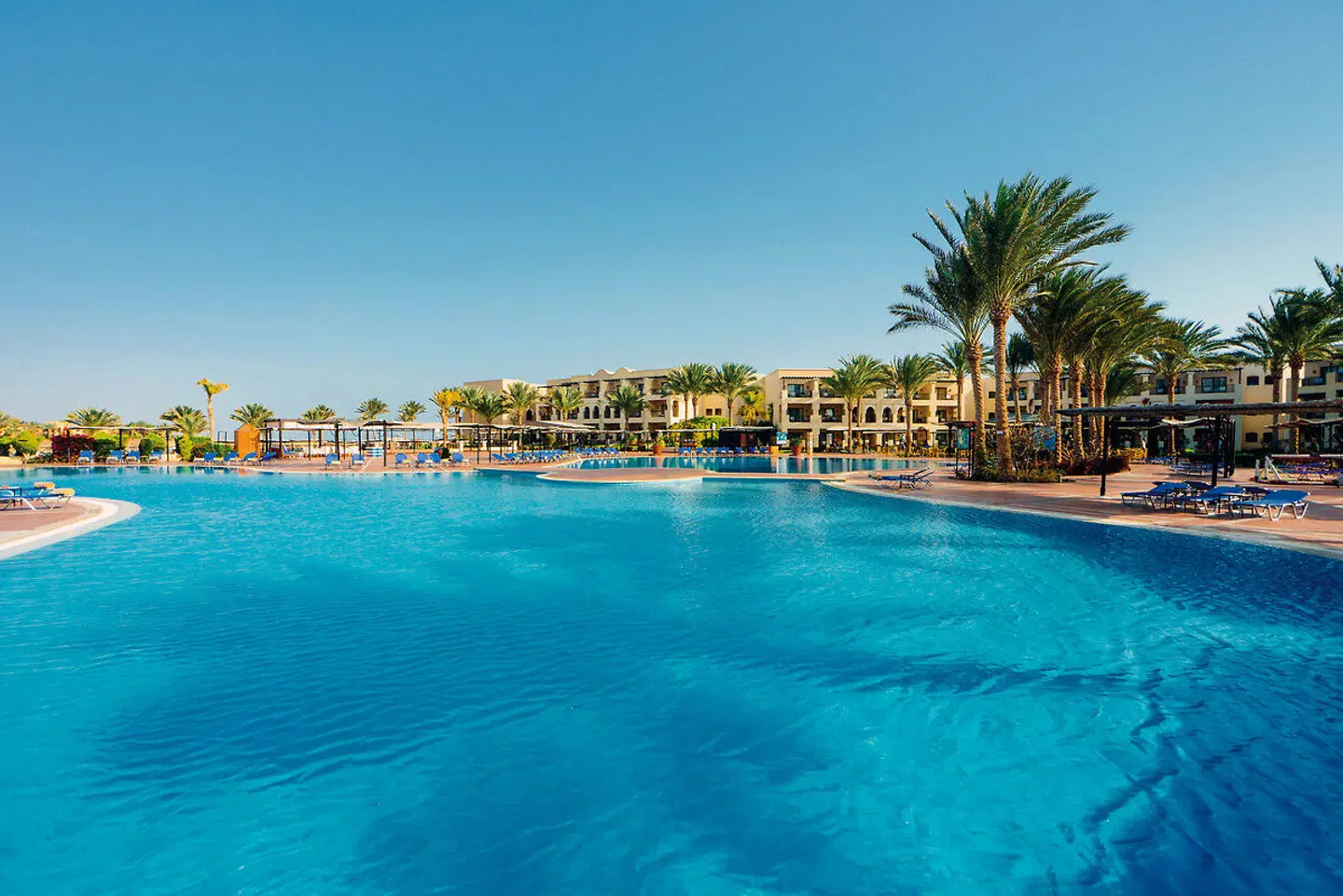 JAZ Lamaya Resort OUTDOOR_POOL