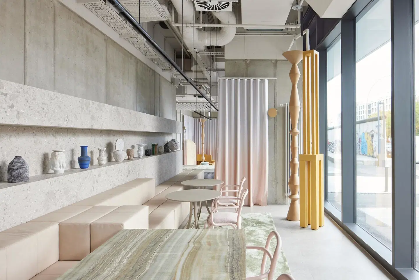 Locke at East Side Gallery LOUNGE_LOBBY