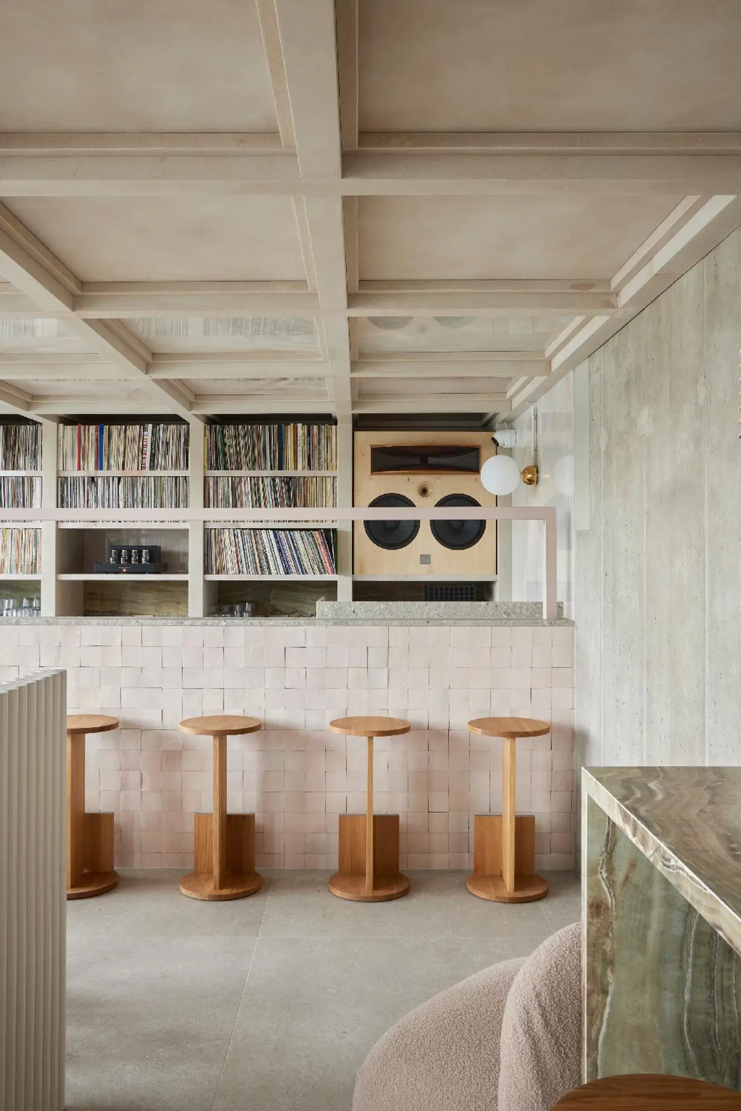 Locke at East Side Gallery ROOM_EXAMPLE